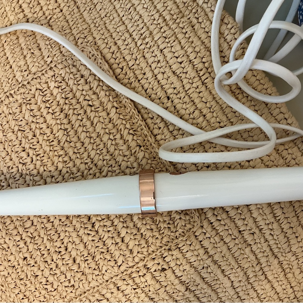 White T3Hair Curling Iron w/Rose Gold Accents white rod curling iron - Picture 4 of 4